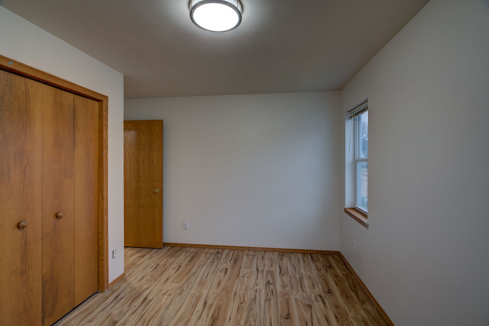 Dark Airbnb bedroom before professional photo editing - poor lighting and unappealing appearance